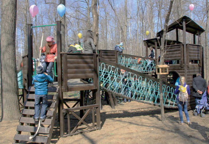 Компания "ЦентрСтройГрупп" - детсткий городок в "Лакреевском лесу" для жителей города. Компания "ЦентрСтройГрупп" - детский городок в "Лакреевском лесу" для жителей города.