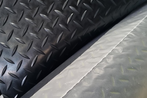 Дорожка автомобильная "ёлочка" (толщ. 4 мм, шир. ~1000 мм, дл. ~5 м, вес ~22,5 кг) Китай