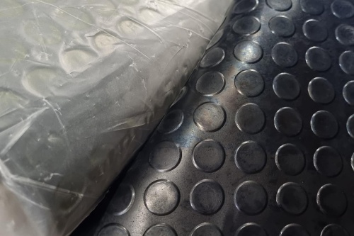 Дорожка автомобильная "пятачок" (толщ. 4 мм, шир. ~1500 мм, дл. ~5 м, вес ~42,8 кг) Китай